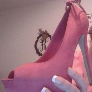Breckelle's Pink Stilettos